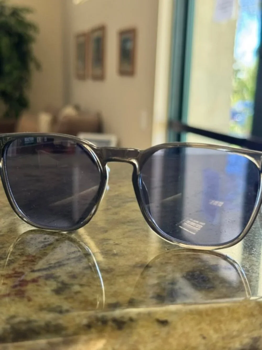 Kenneth Cole Reaction KC1414 20V Square Crystal Gray/Blue Sunglasses NWT/Case